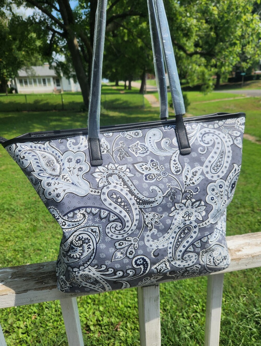 Disney x Vera Bradley Paisley Tote with Mickey & Minnie Print NWT - Picture 2 of 14